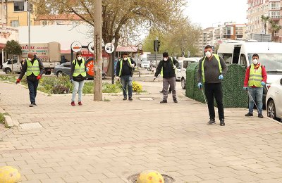 Bayraklı\'da dezenfekte seferberliği sürüyor